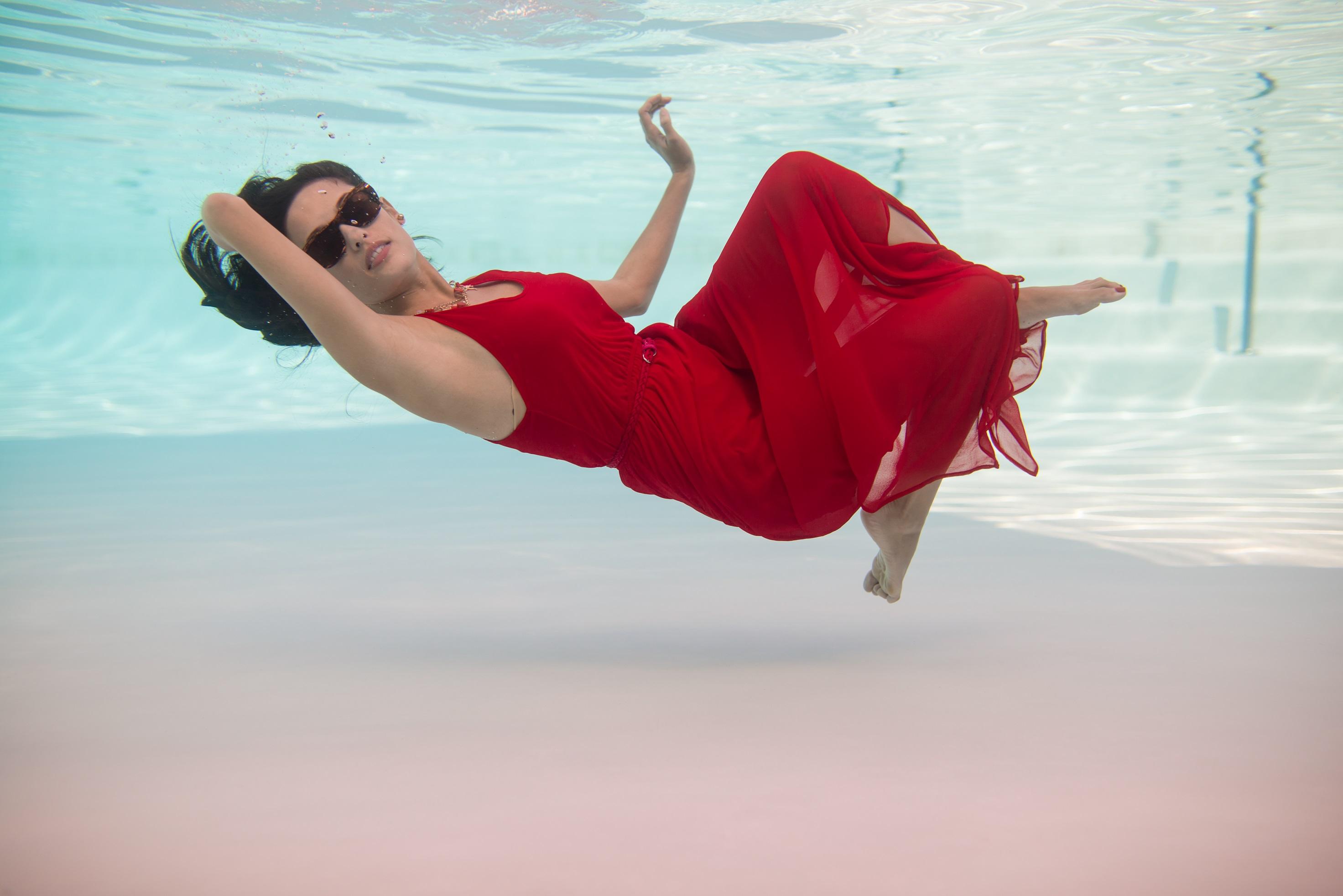 Hard Rock Hotel Guadalajara Сапопан Экстерьер фото A woman floating in a swimming pool